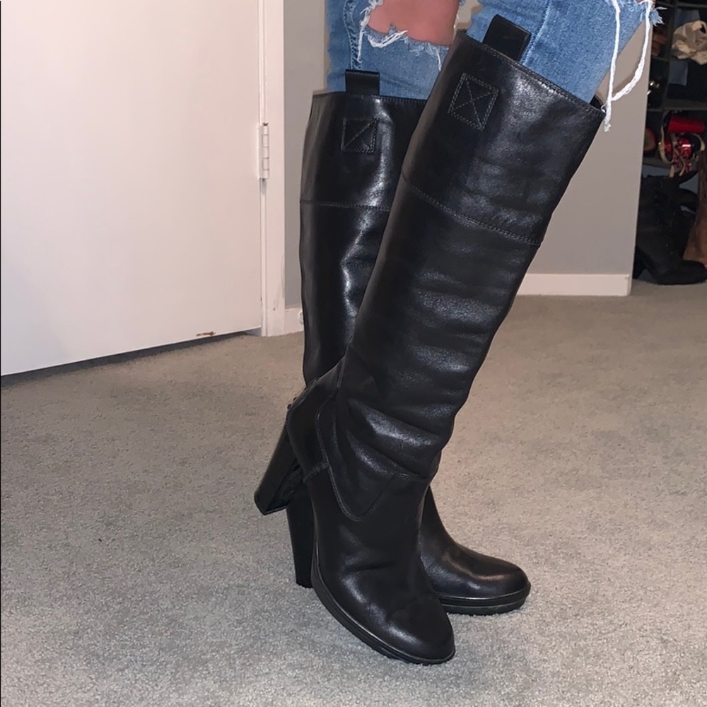 New soft heeled boots from Tods